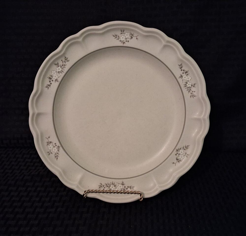 Heirloom by Pfaltzgraff, 10 1/2" Dinner Plate Gray & White Floral